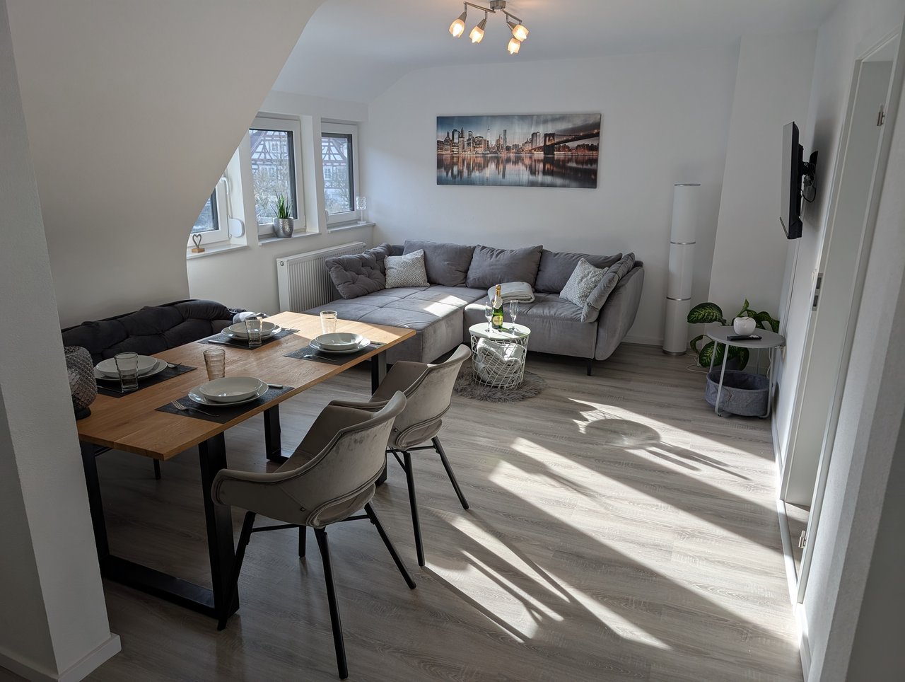 Wohn- und Essbereich  - Ferienwohnung in Haiterbach bei Nagold – Charmante Unterkunft für bis zu 4 Personen | Familie Stehle